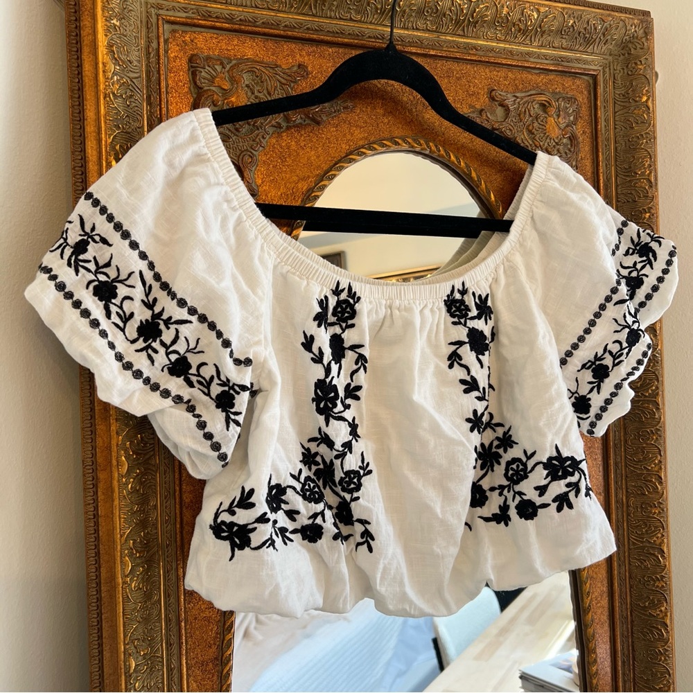 American Eagle Women White Off The Shoulder Bubble Crop Top